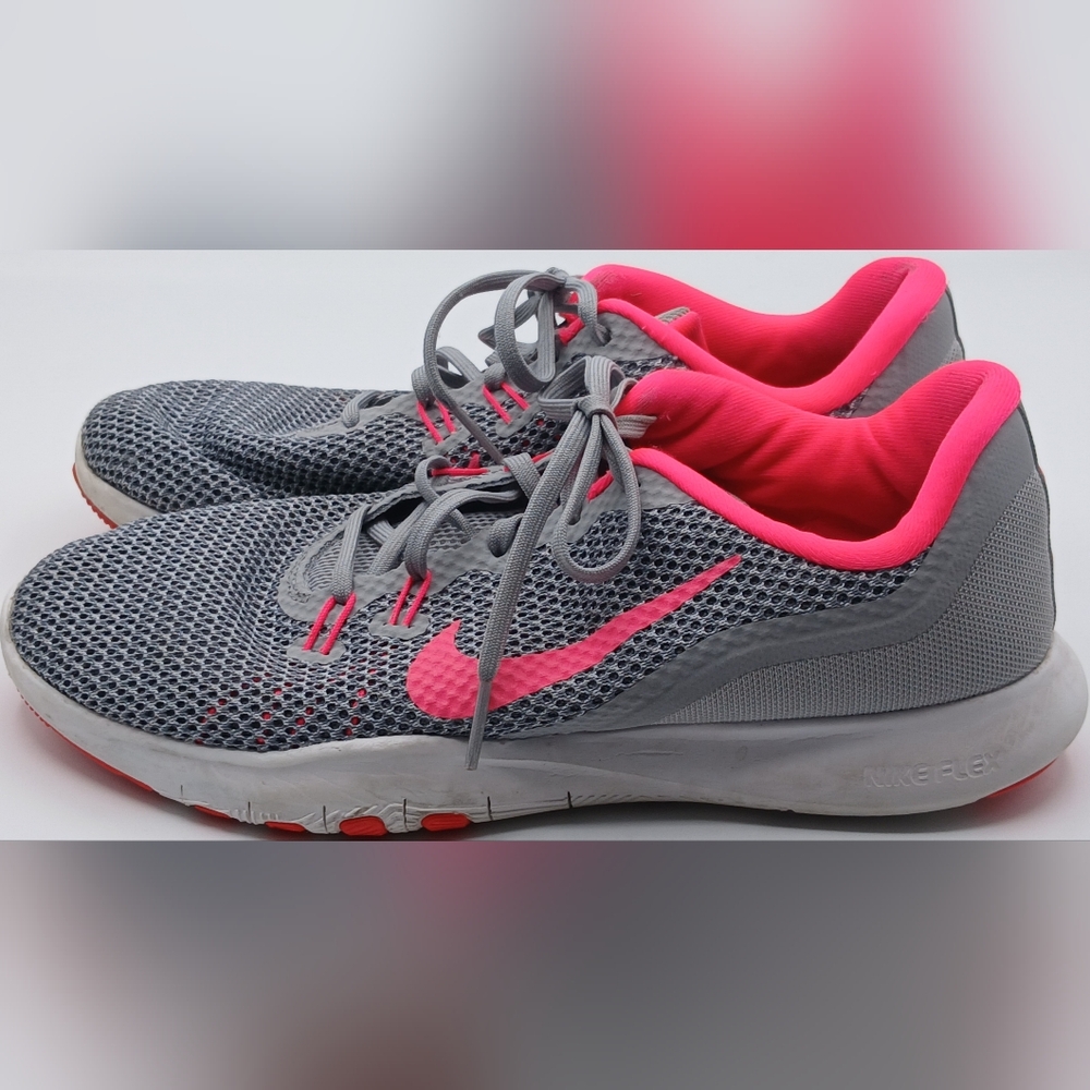 Nike Women's Flex Shoes in Gray and Pink
